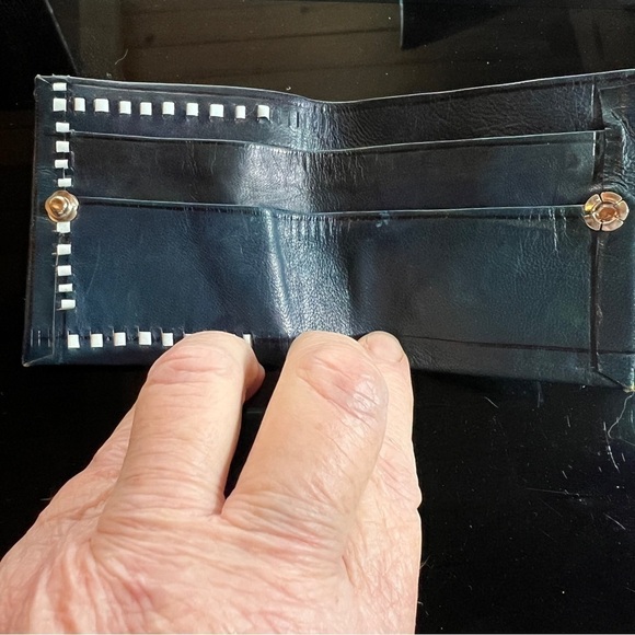 Leather Wallet. Pull corners to open coin pocket.Turn over,unsnap bill organizer - Picture 5 of 5